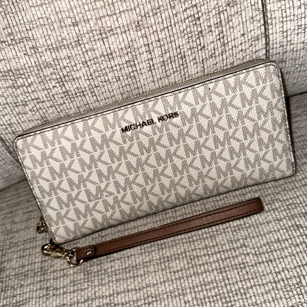 MICHAEL Michael Kors Large Logo Continental Wallet (Vanilla)